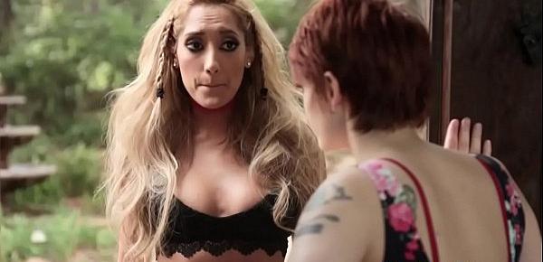 Redhead dyke scissoring pussy with model